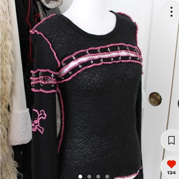 MAJOR PINK MALL GOTH TOPS ISO!!💕🕷️ - Picture 7 of 9